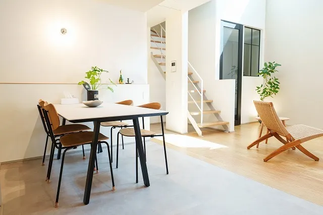 天井高5メートルの 開放的な吹き抜けのあるお家